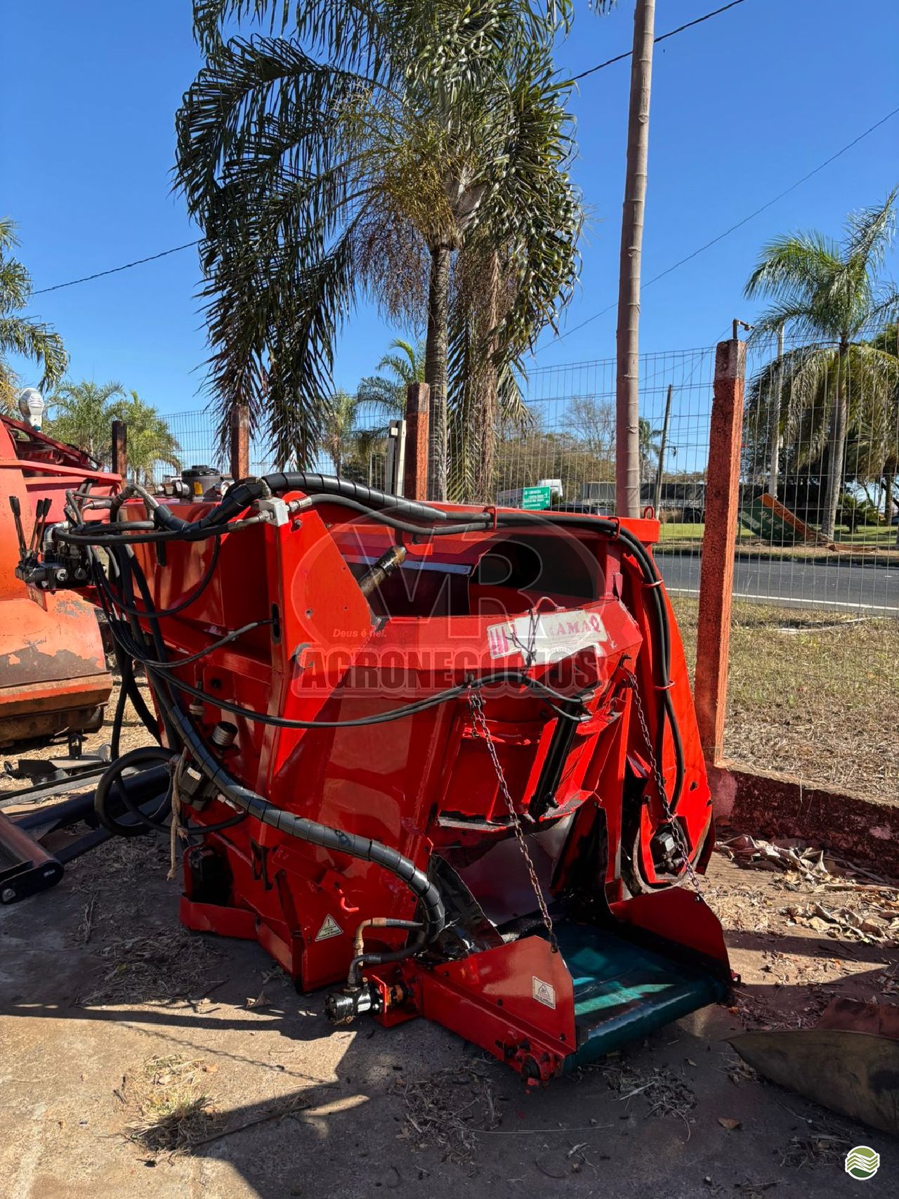 IMPLEMENTOS AGRICOLAS VAGAO FORRAGEIRO VAGÃO MISTURADOR AUTOCARREGÁVEL VR Agronegócios ARAXA MINAS GERAIS MG